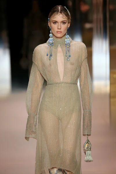 Look 14